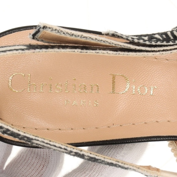 Authentic Dior Graffiti Embroidery Slingback Pumps in white 36 1/2 US 6 1/2 - Picture 9 of 16